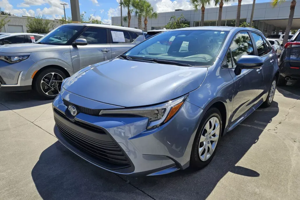 2024 Toyota Corolla Hybrid LE photo 1