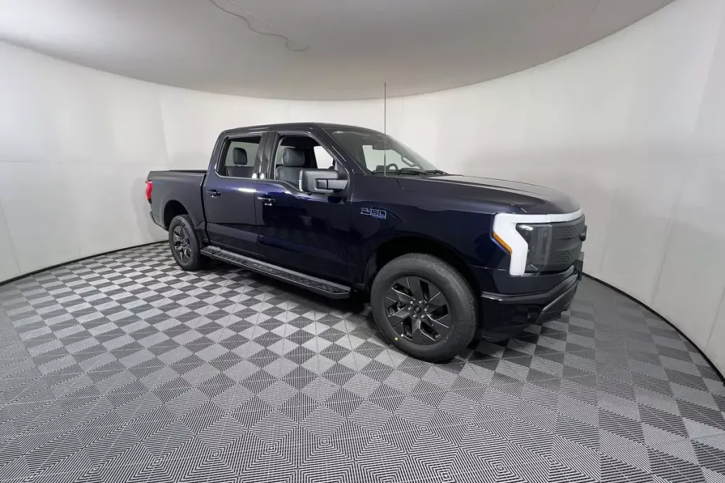 2025 Ford F-150 Lightning photo 1