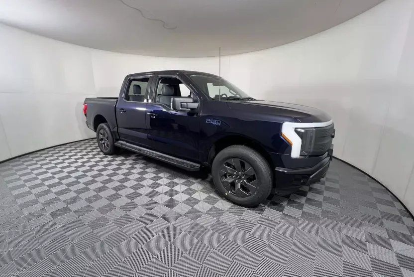 2025 Ford F-150 Lightning photo 1