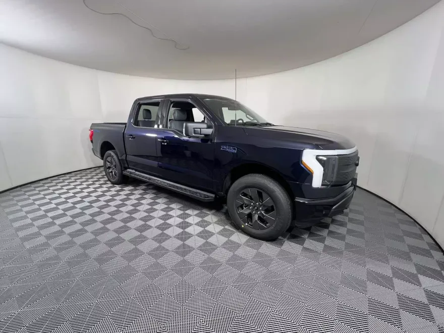 2025 Ford F-150 Lightning photo 1