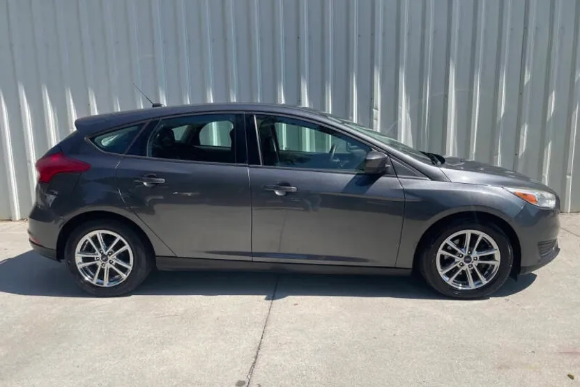 2018 Ford Focus SE photo 1