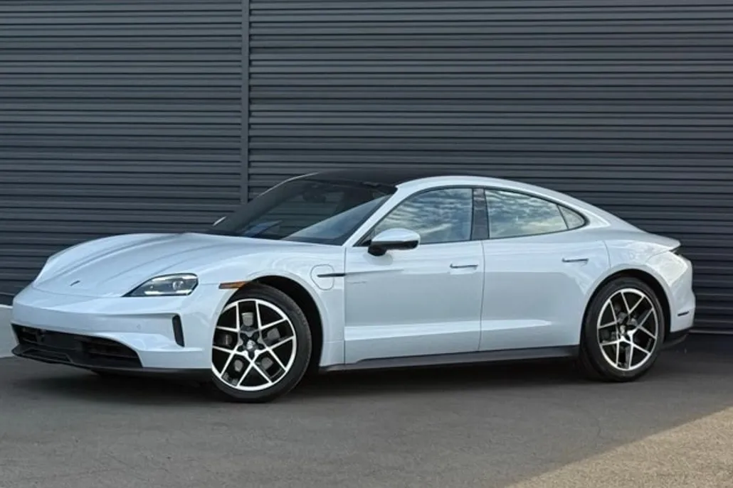2025 Porsche Taycan 4 photo 1