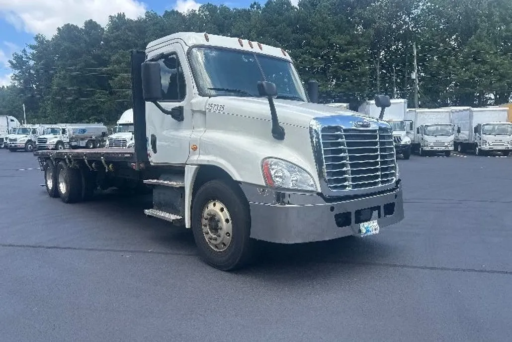 2018 Freightliner Cascadia 125" Sleeper Cab photo 1
