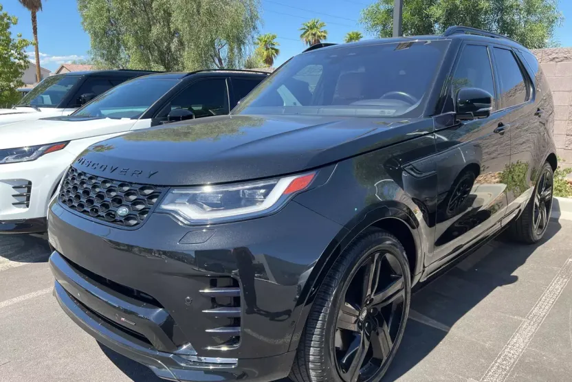 2023 Land Rover Discovery HSE R-Dynamic photo 1