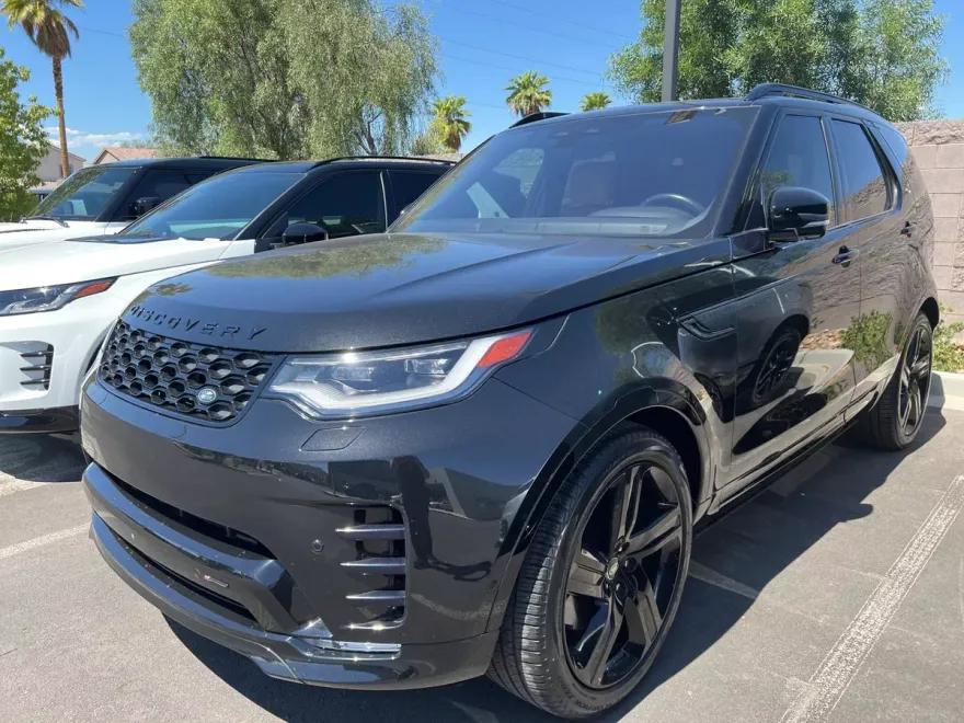 2023 Land Rover Discovery HSE R-Dynamic photo 1