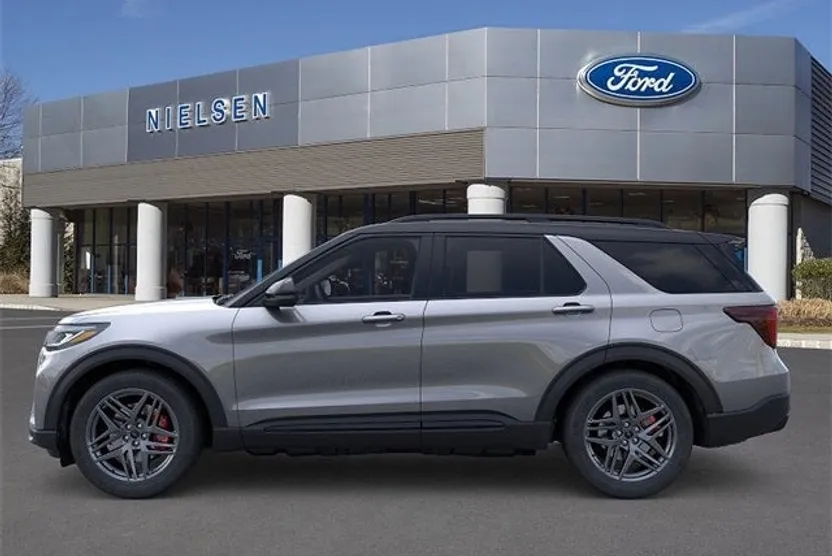 2025 Ford Explorer ST photo 1