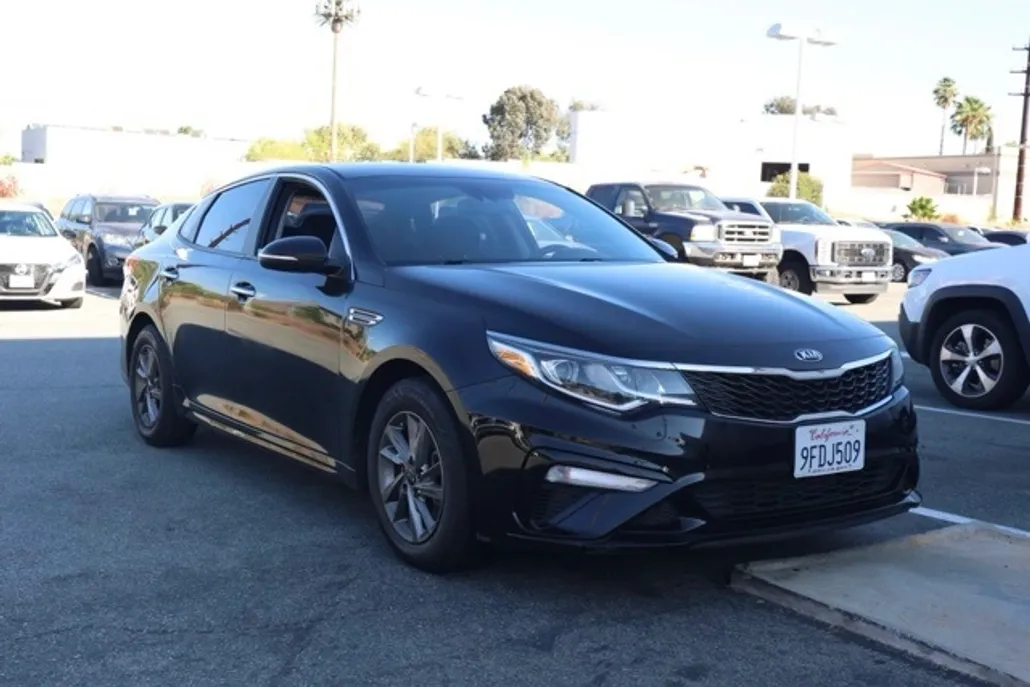2020 Kia Optima LX photo 1