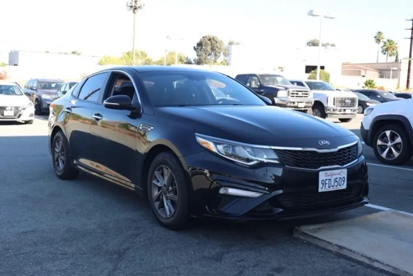 2020 Kia Optima LX photo 1