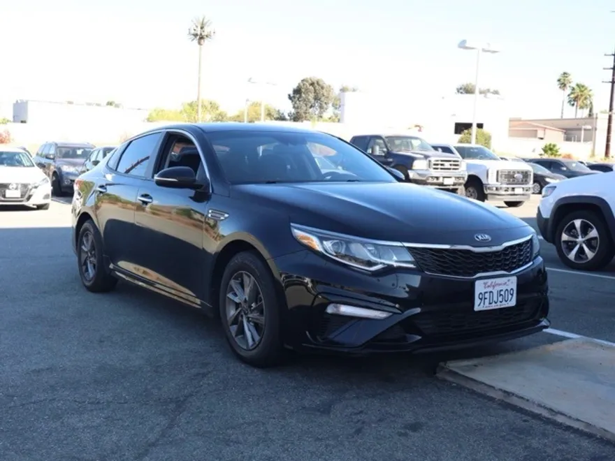 2020 Kia Optima LX photo 1