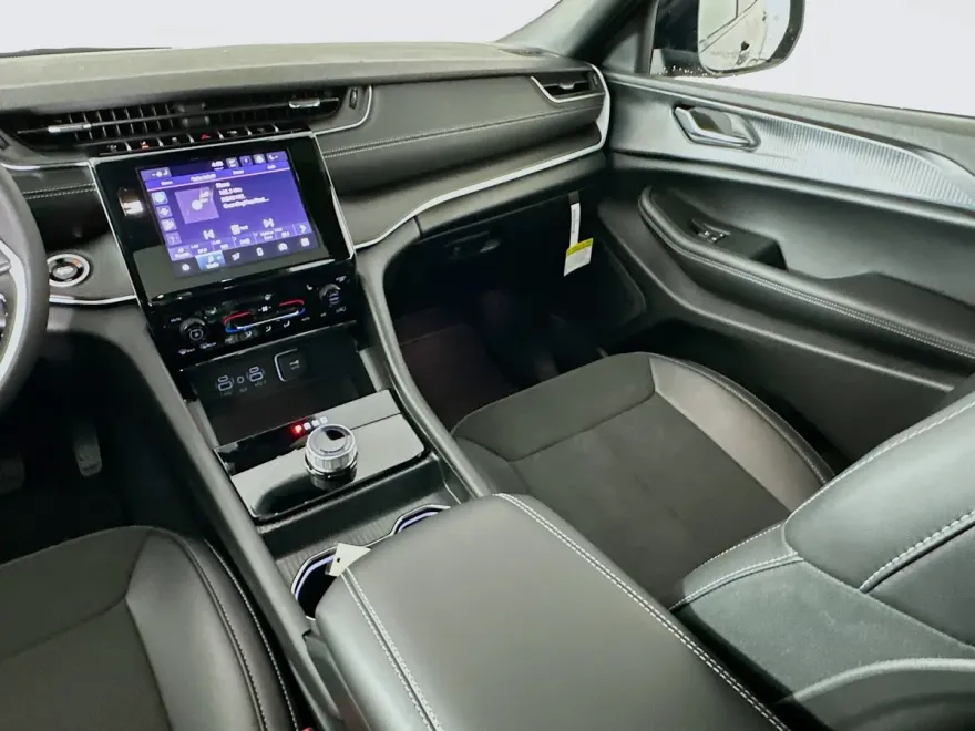 2025 Jeep Grand Cherokee Altitude X photo 21