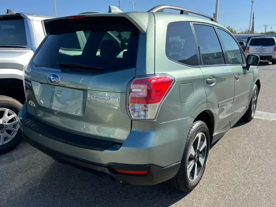 2018 Subaru Forester Premium photo 1