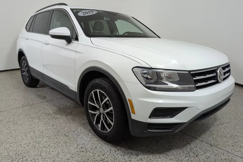 2019 Volkswagen Tiguan SEL R-Line Black photo 1