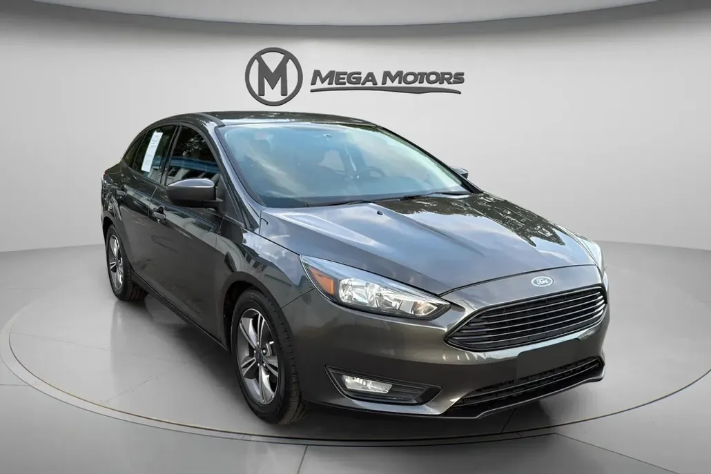 2018 Ford Focus Sedan photo 1