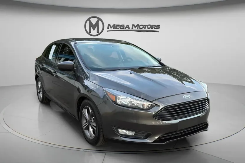 2018 Ford Focus Sedan photo 1