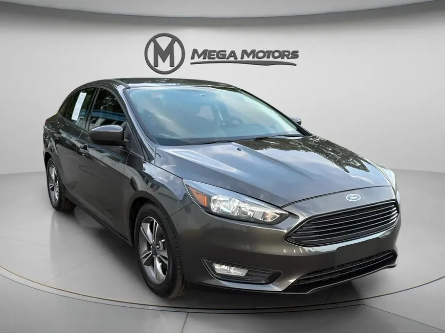 2018 Ford Focus Sedan photo 1