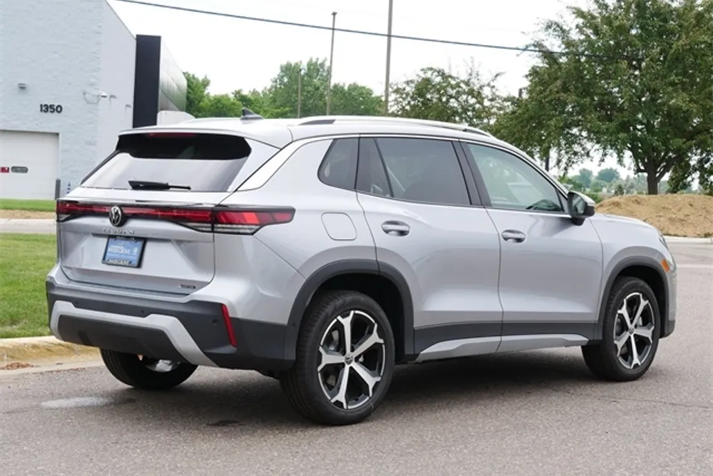 2025 Volkswagen Tiguan SE photo 1