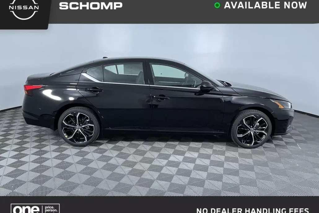 2025 Nissan Altima SR photo 1