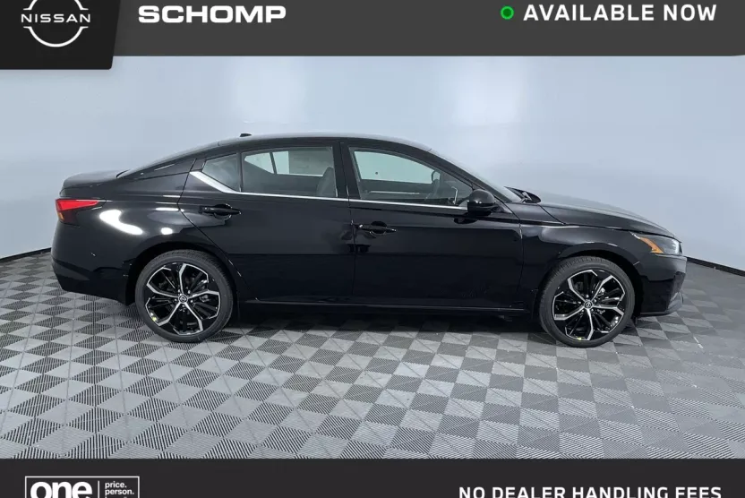 2025 Nissan Altima SR photo 1
