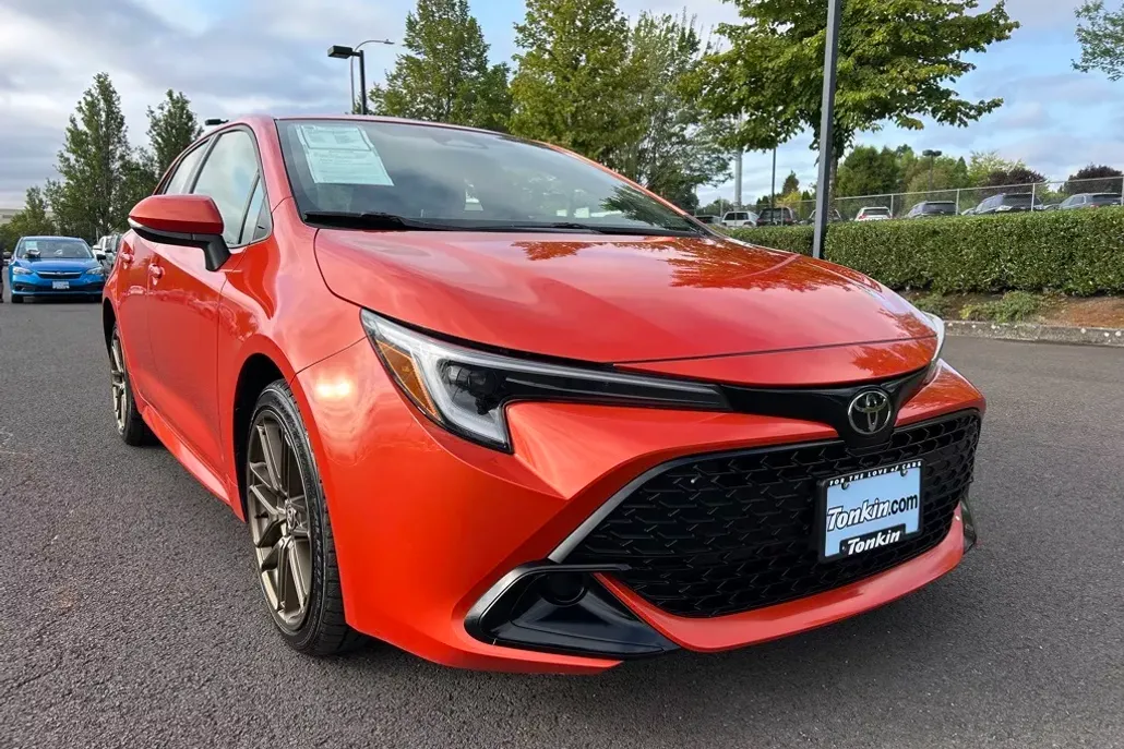 2025 Toyota Corolla SE photo 1