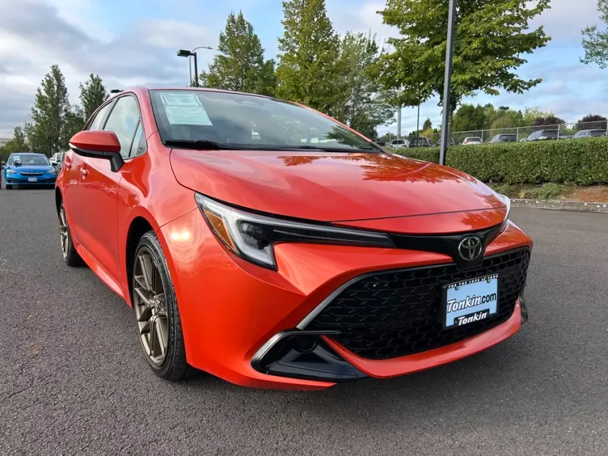 2025 Toyota Corolla SE photo 1