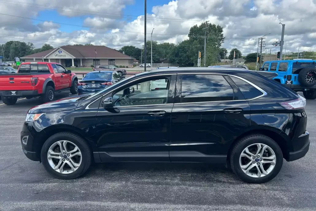 2017 Ford Edge Titanium photo 1