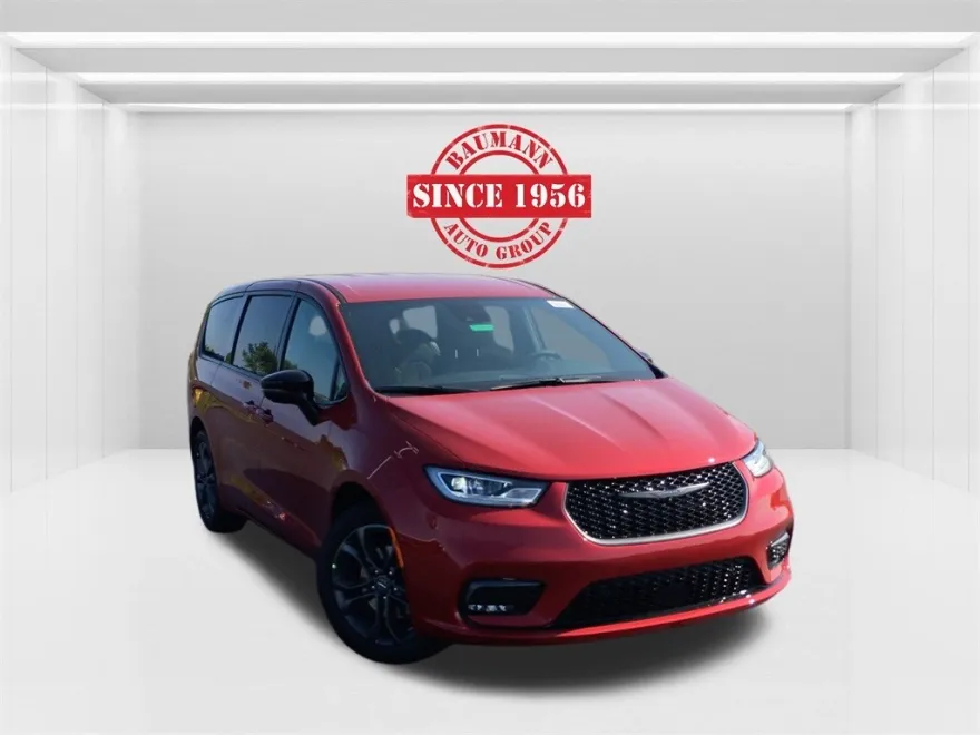 2026 Chrysler Pacifica photo 1