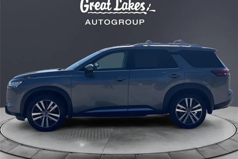 2022 Nissan Pathfinder Platinum photo 1