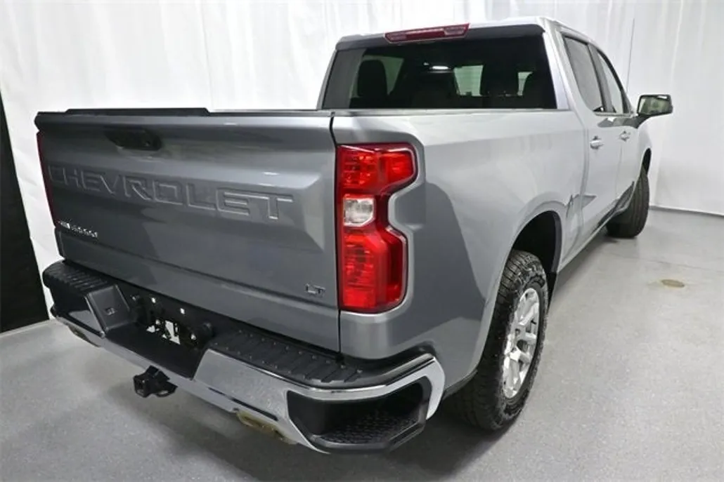 2024 Chevrolet Silverado 1500 LT photo 1