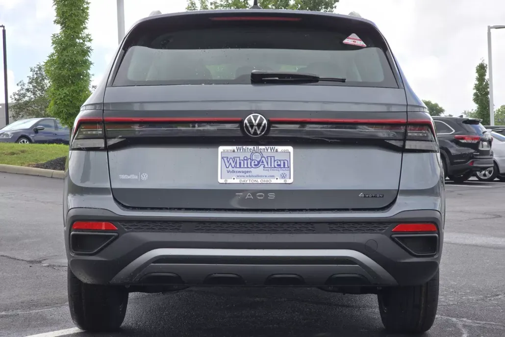 2025 Volkswagen Taos S photo 1
