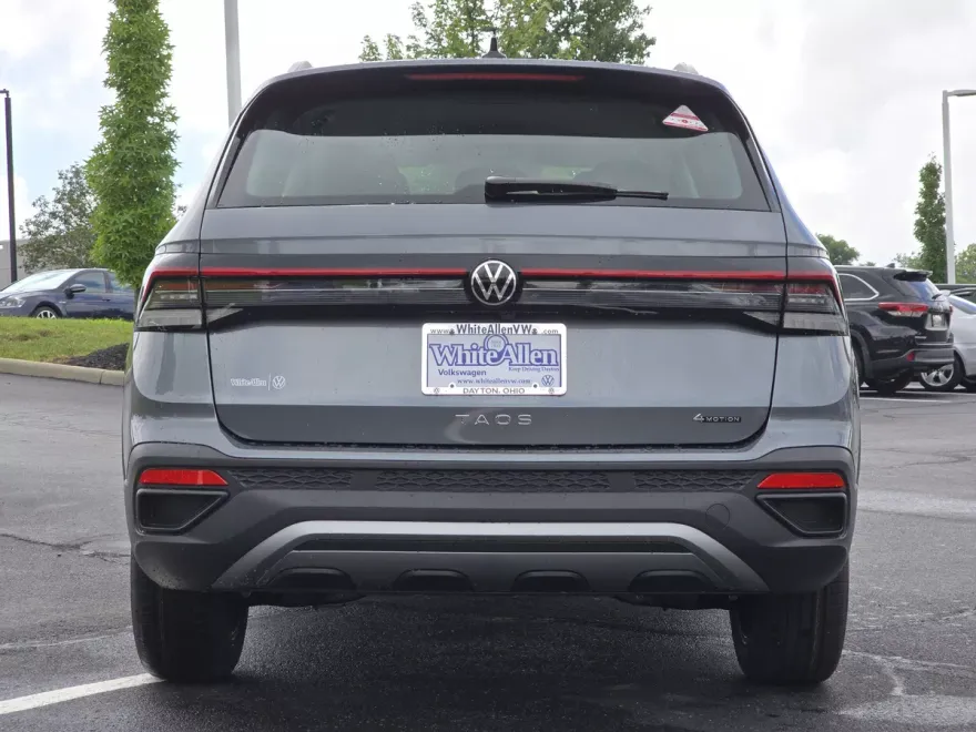 2025 Volkswagen Taos S photo 1