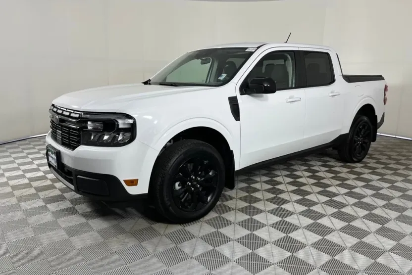 2024 Ford Maverick Lariat photo 1