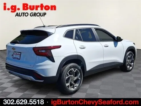 2025 Chevrolet Trax LT photo 4