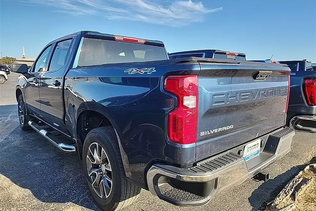 2022 Chevrolet Silverado 1500 LT photo 1