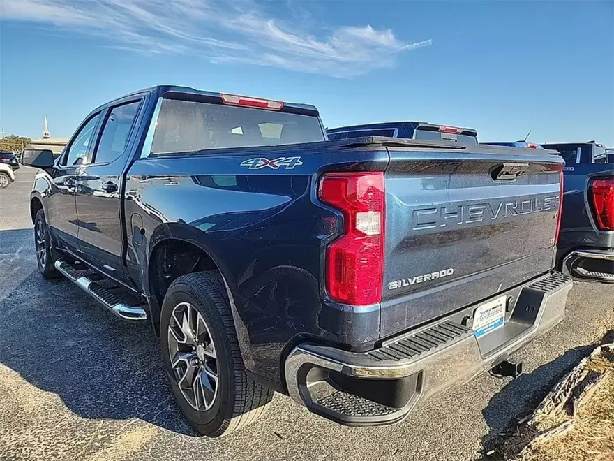 2022 Chevrolet Silverado 1500 LT photo 1
