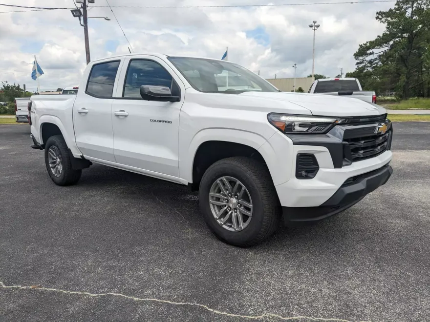 2025 Chevrolet Colorado Work Truck LT photo 1