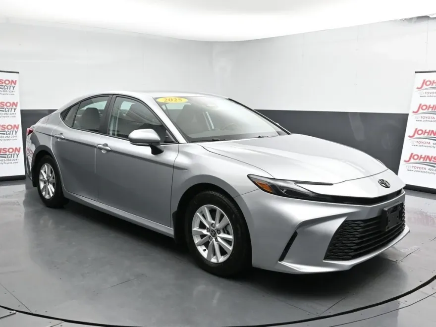 2025 Toyota Camry LE photo 1