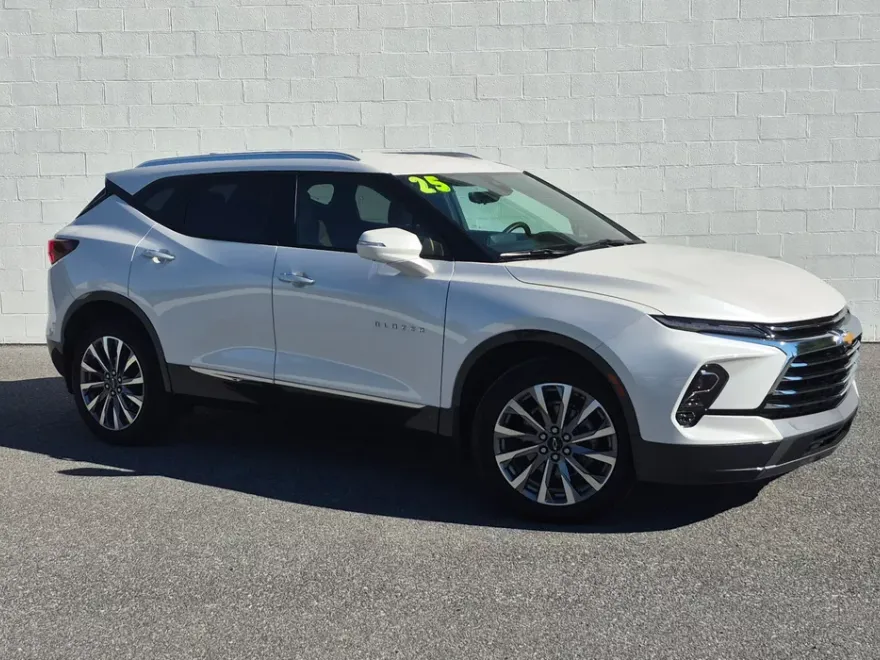 2025 Chevrolet Blazer Premier photo 1