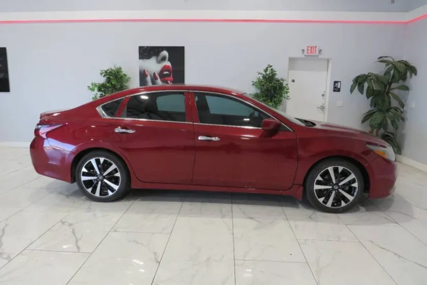 2018 Nissan Altima 2.5 SR photo 1