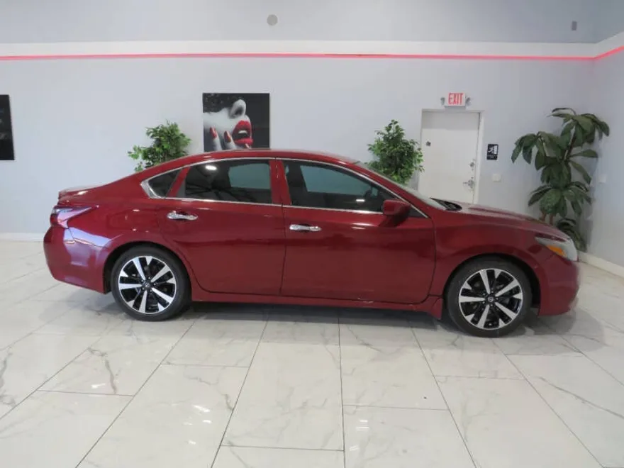 2018 Nissan Altima 2.5 SR photo 1