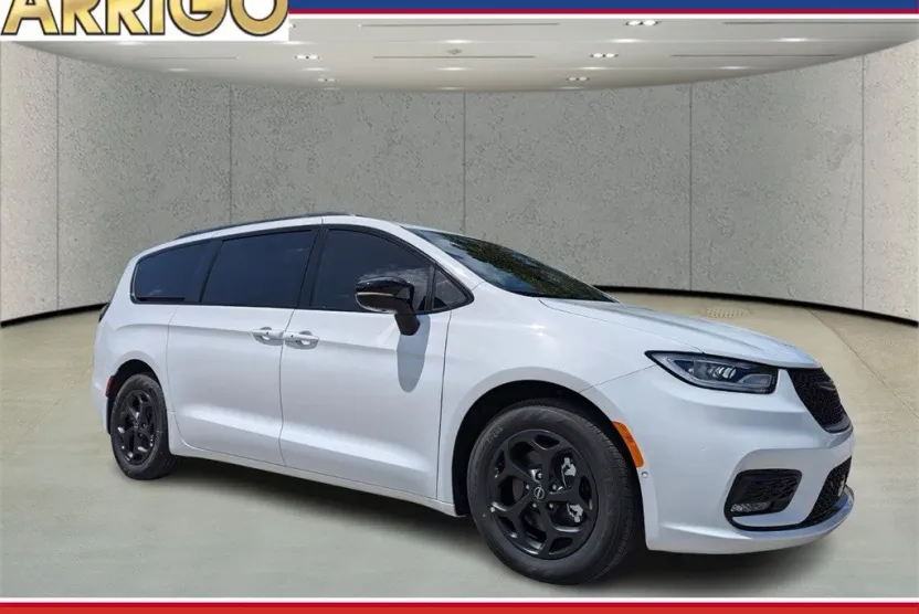 2025 Chrysler Pacifica Hybrid S Appearance photo 1
