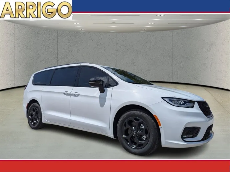 2025 Chrysler Pacifica Hybrid S Appearance photo 1