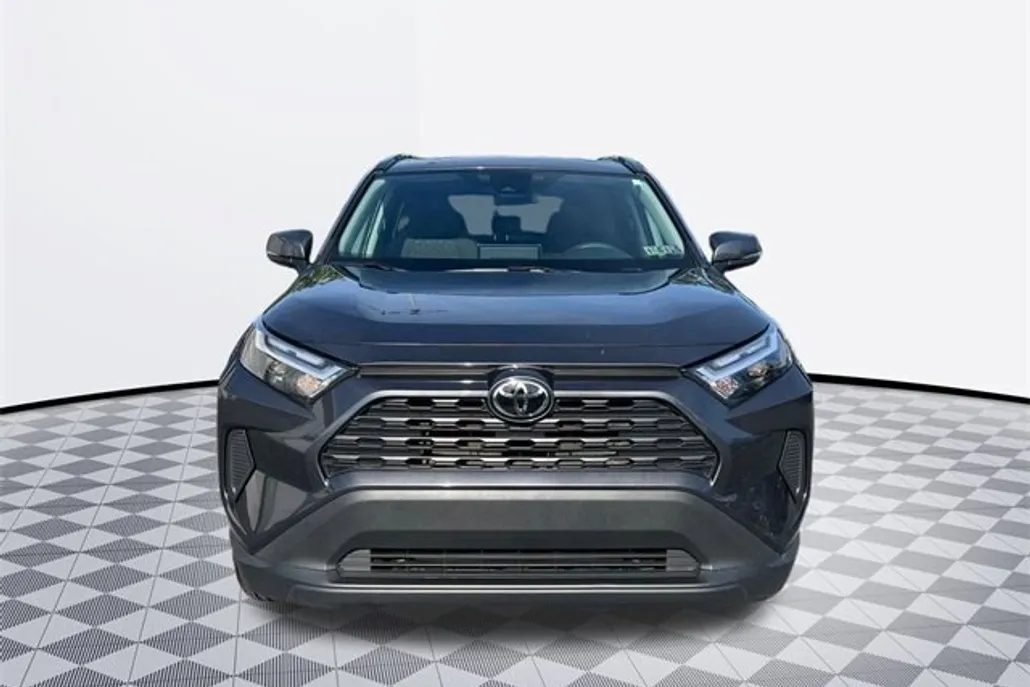 2024 Toyota RAV4 XLE photo 1