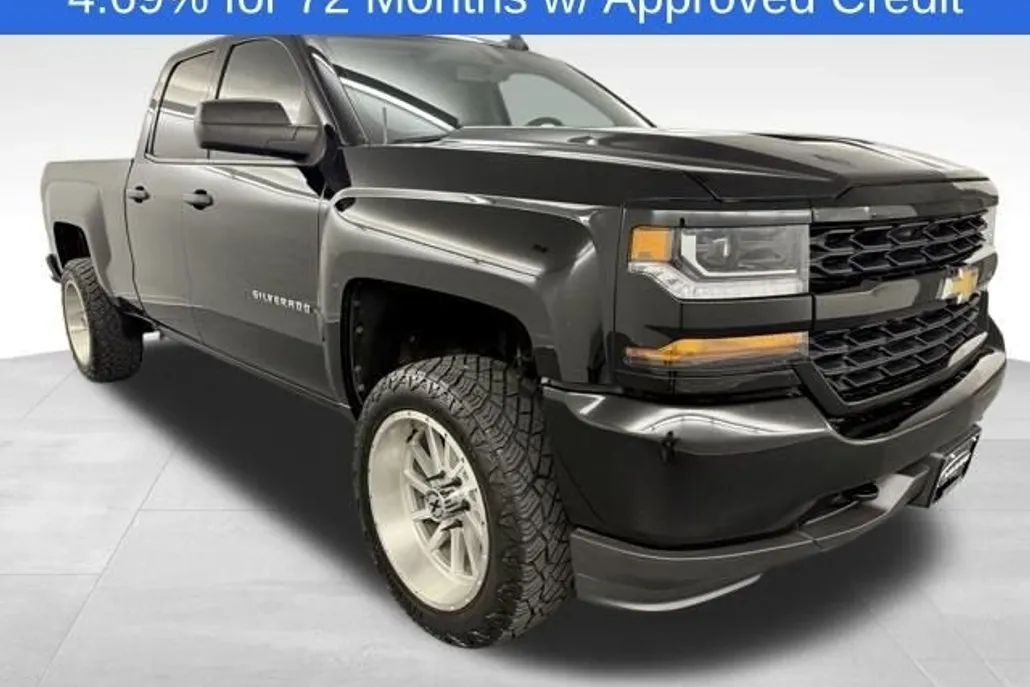 2019 Chevrolet Silverado Custom photo 1