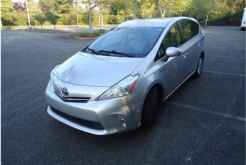 2012 Toyota Prius V Two photo 1