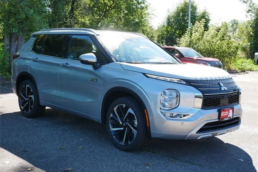 2025 Mitsubishi Outlander PHEV SEL photo 1
