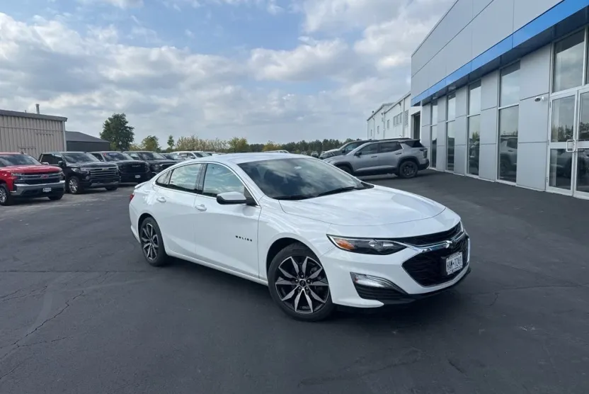 2022 Chevrolet Malibu RS photo 1