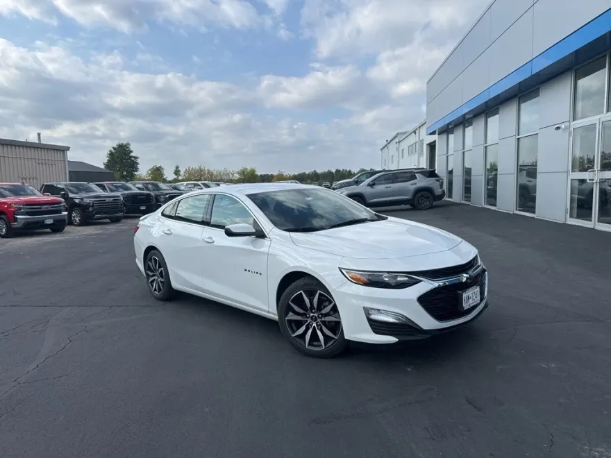 2022 Chevrolet Malibu RS photo 1