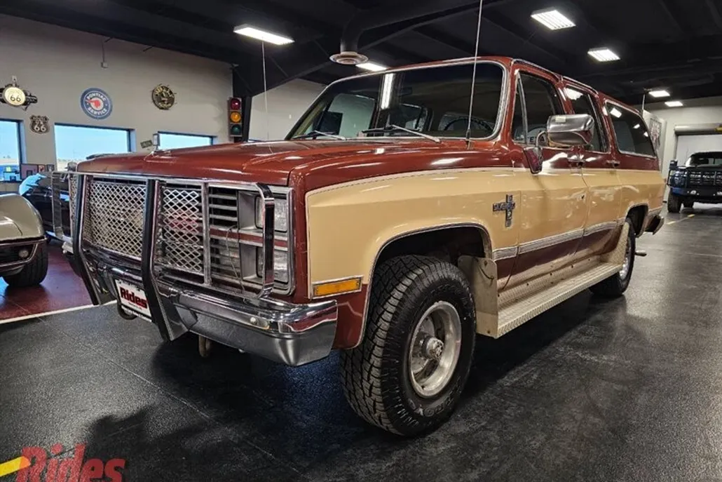 1983 Chevrolet Suburban photo 1
