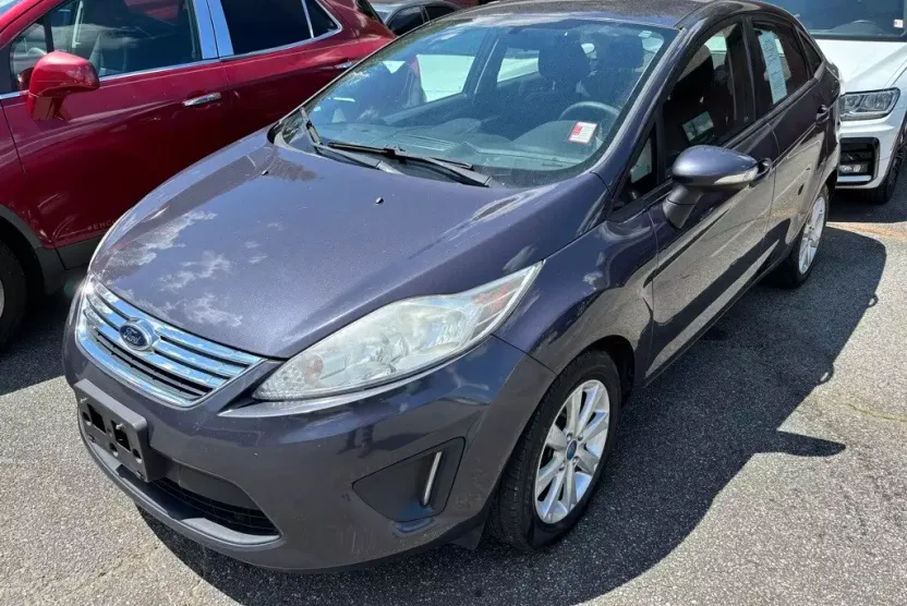 2013 Ford Fiesta SE photo 1