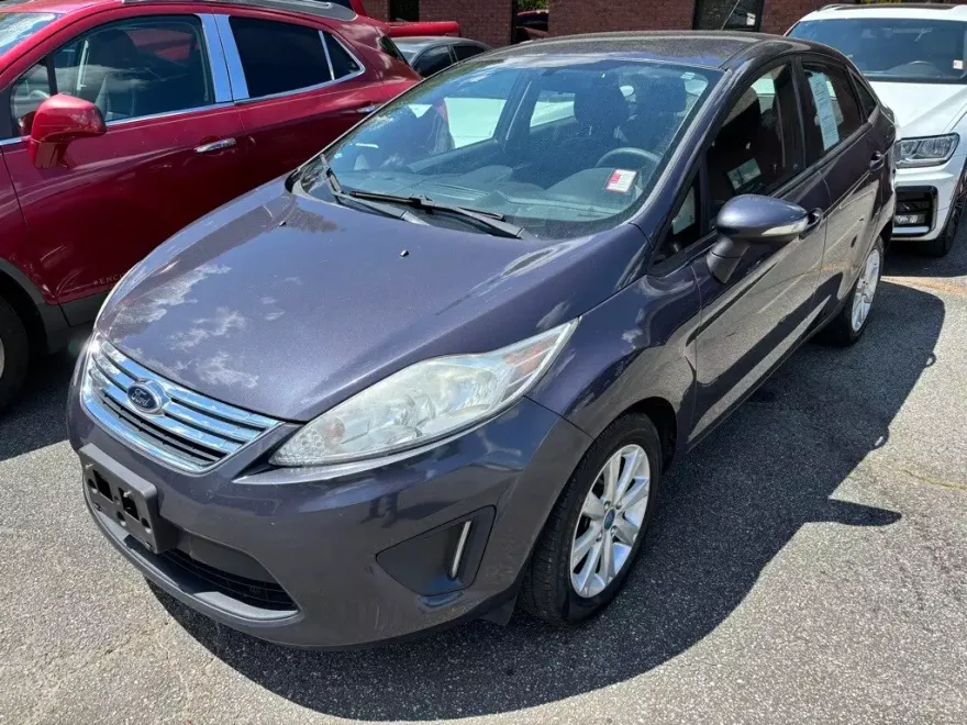 2013 Ford Fiesta SE photo 1